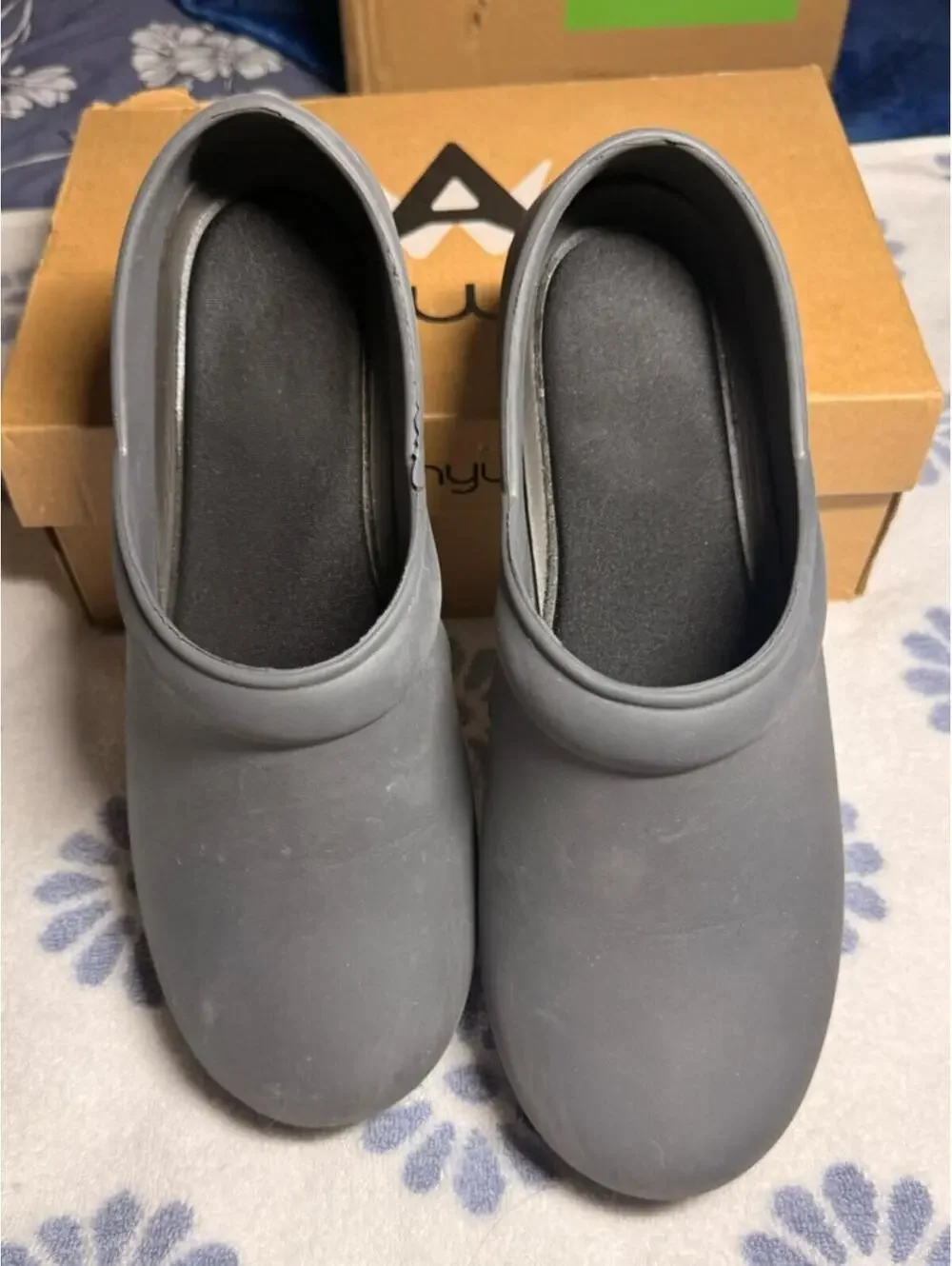 Anywear Unisex Guardian Angel Black Slip-On Work Loafers for Nurses